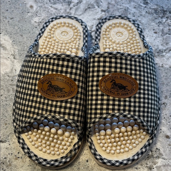 NEW Checkered Massage Slippers 7 - Picture 1 of 4